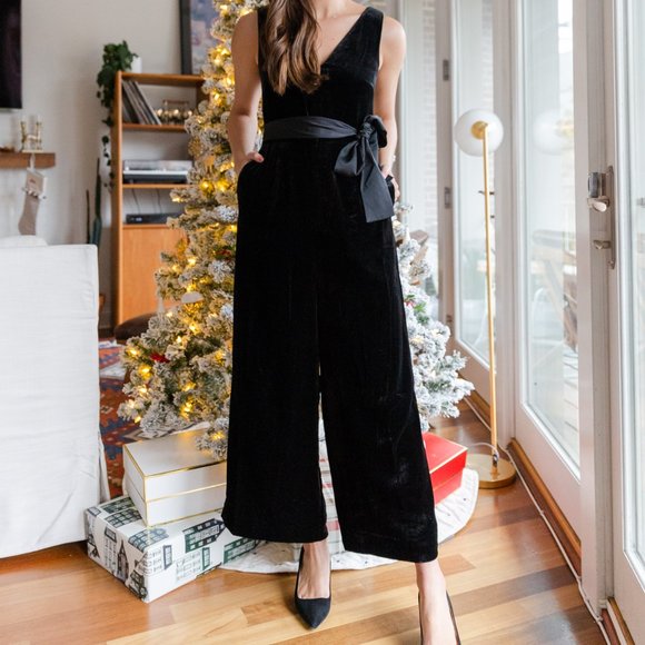 J. Crew V-neck wide-leg velvet jumpsuit Black Size 2P NWT - Picture 4 of 8
